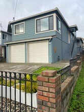 3907-3909 Nevil St in Oakland, CA - Foto de edificio - Building Photo