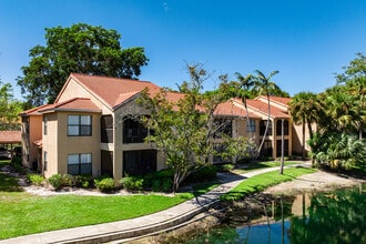 Oasis Naples Apartments in Naples, FL - Foto de edificio - Building Photo