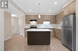 142 Foamflower Pl in Waterloo, ON - Building Photo - Building Photo