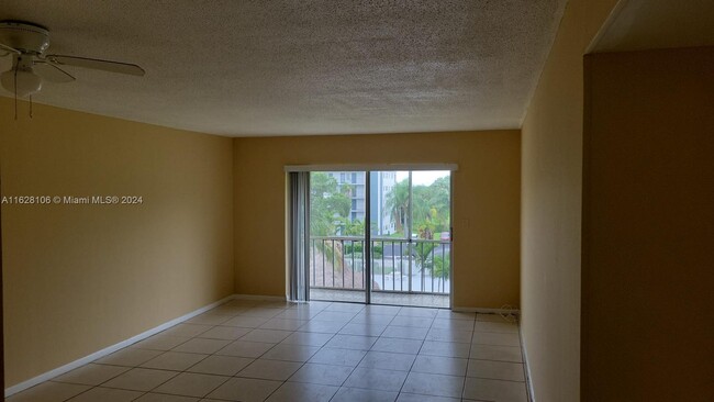 4700 Washington St in Hollywood, FL - Building Photo - Building Photo