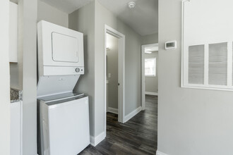 The Flats at 2200 in Charlotte, NC - Building Photo - Interior Photo