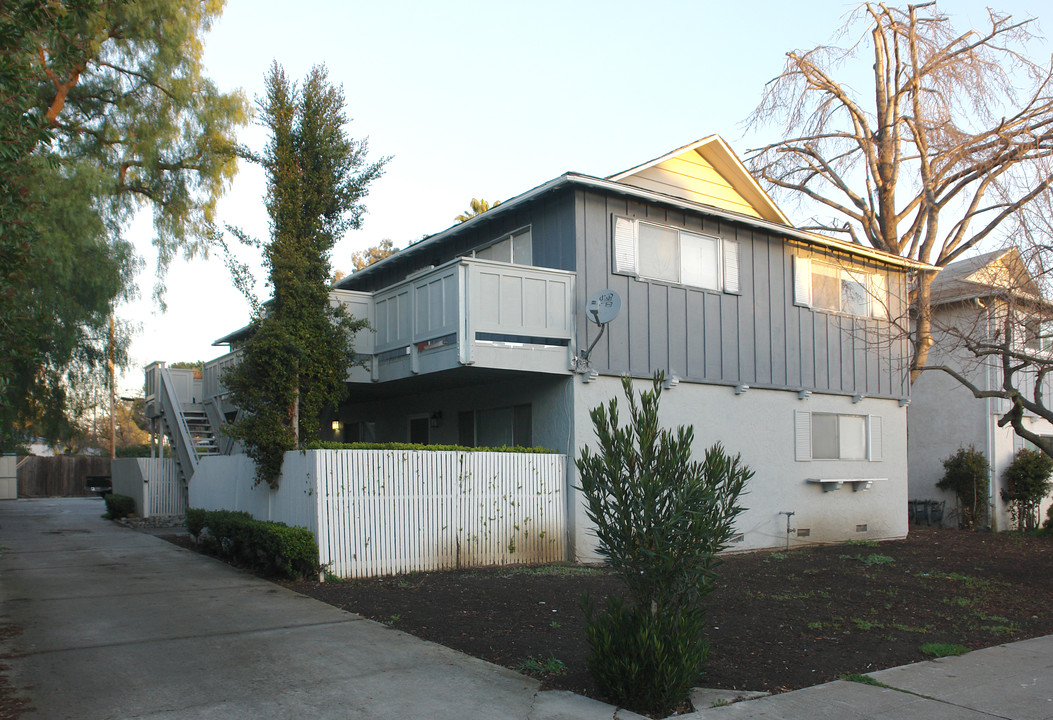 190 Permanente Way in Mountain View, CA - Building Photo