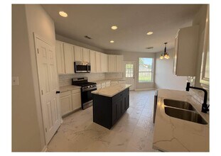 4106 Forest Rain Ln in Atascocita, TX - Foto de edificio - Building Photo