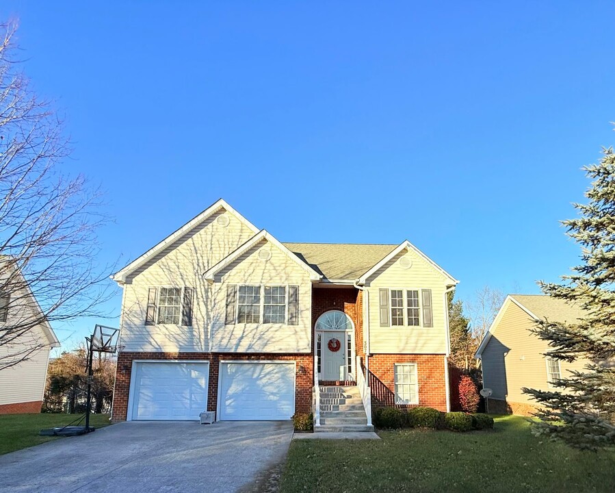 307 Heartwood Crossing in Blacksburg, VA - Building Photo