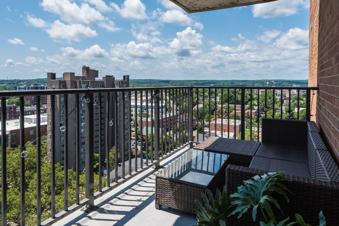 New Haven Towers in New Haven, CT - Building Photo