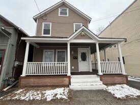 144 Jersey Ave, Unit 1 in Port Jervis, NY - Building Photo