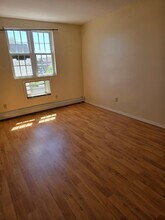 176-4 Jamaica Ave in Queens, NY - Building Photo - Building Photo