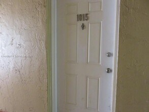 9974 N Kendall Dr in Miami, FL - Building Photo - Building Photo