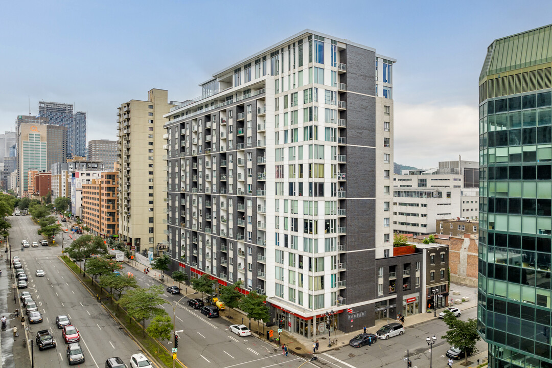 Le Metropol in Montréal, QC - Building Photo