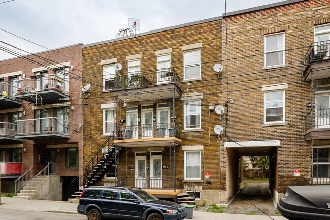 147 Saint-Philippe Rue in Montréal, QC - Building Photo - Building Photo