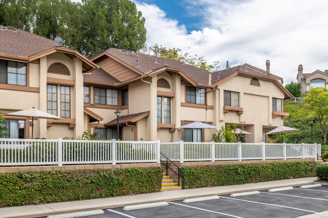 3151 Cochise Way in Fullerton, CA - Foto de edificio - Building Photo