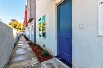 8117 2nd St-Unit -103 in Downey, CA - Foto de edificio - Building Photo
