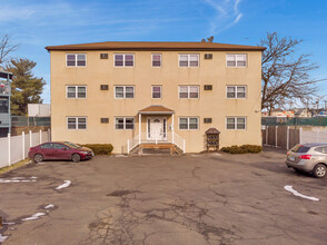 84 Wardwell St in Stamford, CT - Building Photo - Building Photo