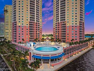 2745 1st St, Unit 404 in Ft. Myers, FL - Building Photo