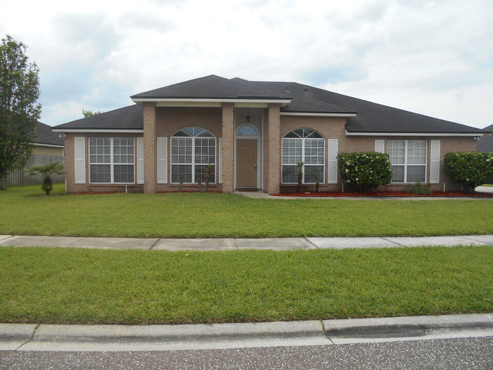 2428 Cedar Trace Dr E in Jacksonville, FL - Building Photo
