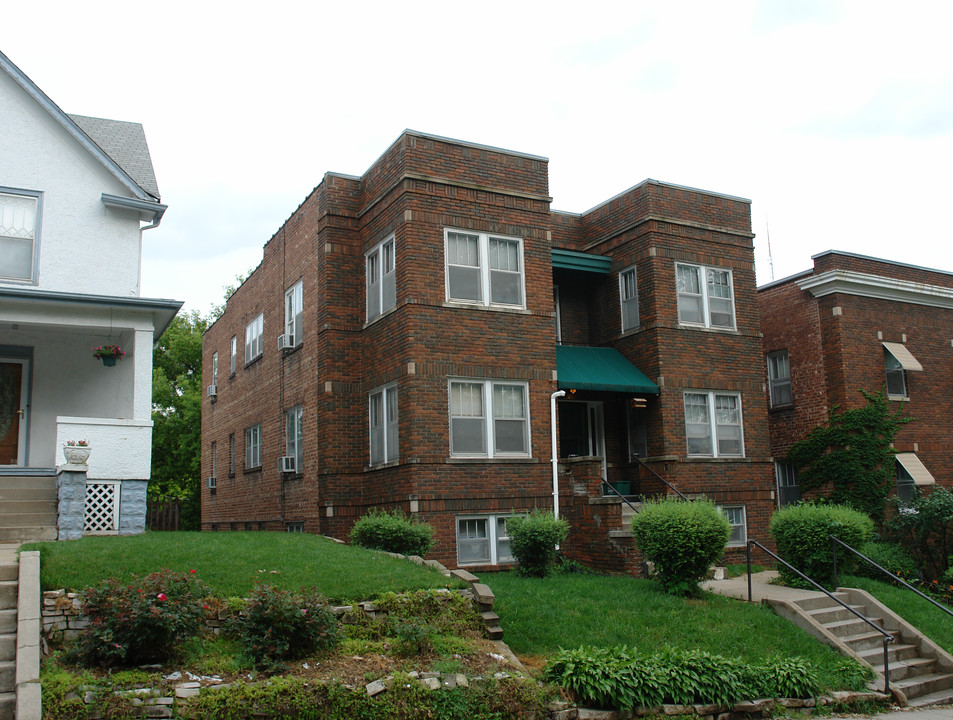 608 S 32nd Ave in Omaha, NE - Foto de edificio