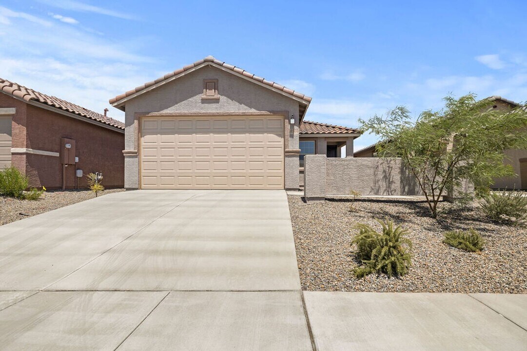 10500 W Waveland Dr in Marana, AZ - Building Photo