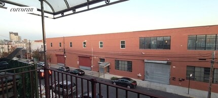 34-30 10th St in Queens, NY - Foto de edificio - Building Photo