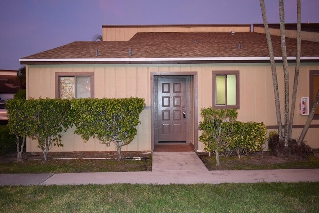 11879 Sturbridge Ln in Wellington, FL - Building Photo - Building Photo