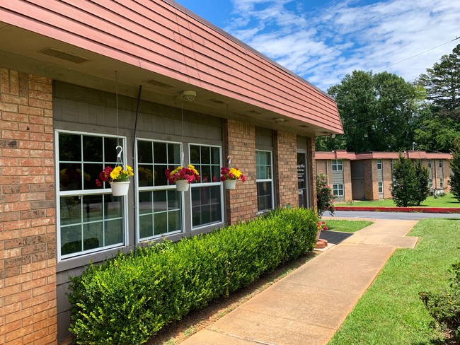 Pine Wood Apartments in Marshall, TX - Building Photo - Building Photo