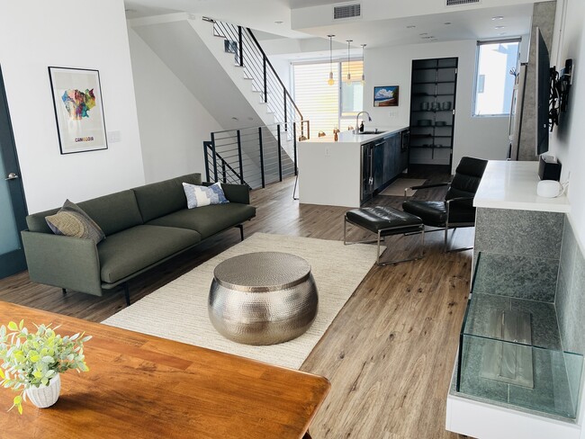 7197 Formosa Fusion Ct in Los Angeles, CA - Building Photo - Building Photo