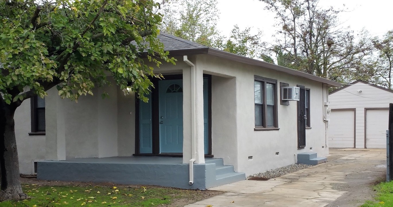 2422 Knoll St in Sacramento, CA - Building Photo