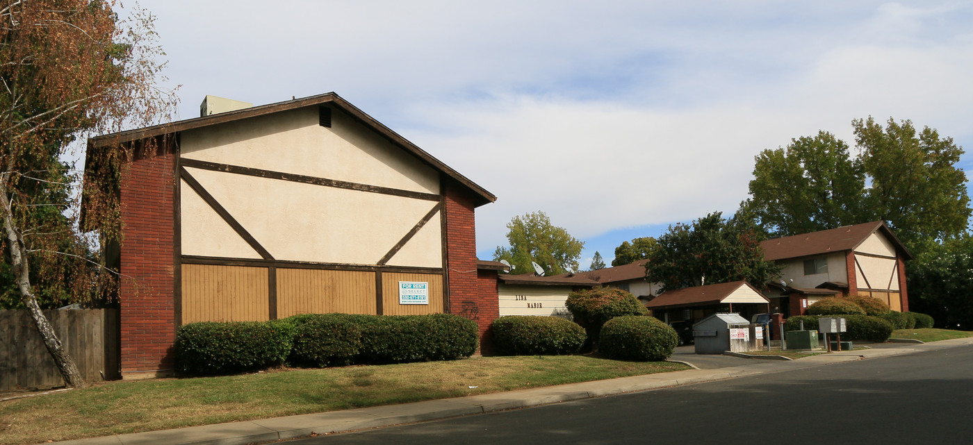 Lisa Manor in Yuba City, CA - Building Photo