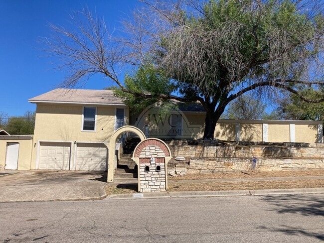 801 Carmen St