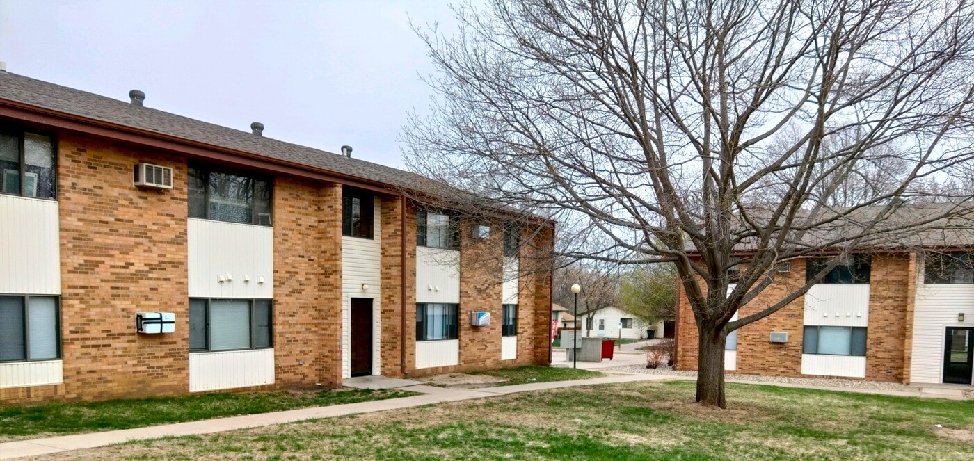 Fieldcrest Apartments in Le Mars, IA - Building Photo