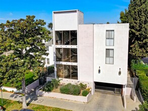 695 S Norton Ave in Los Angeles, CA - Building Photo - Building Photo