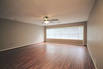 5638 Creekwood St in San Antonio, TX - Building Photo - Building Photo