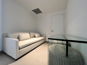 68 SE 6th St in Miami, FL - Building Photo - Building Photo