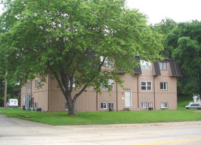 Locust Street Cooperative in Davenport, IA - Foto de edificio - Building Photo