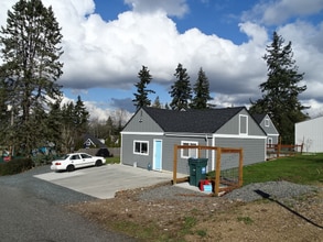2012 Lakeway Dr in Bellingham, WA - Foto de edificio - Building Photo