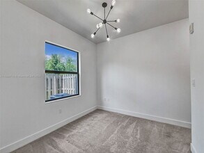 8195 NW 104th Ave in Doral, FL - Building Photo - Building Photo