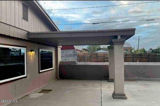 property at 3225 Fort Blvd
