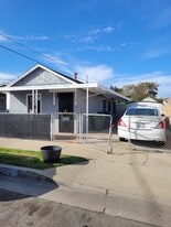 137 E R St in Wilmington, CA - Building Photo