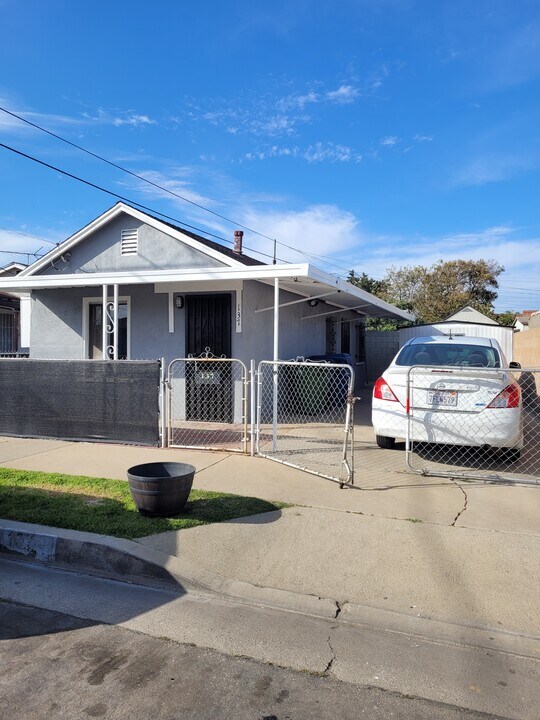 137 E R St in Wilmington, CA - Building Photo
