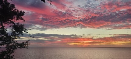 710 Scenic Hwy in Pensacola, FL - Foto de edificio - Building Photo
