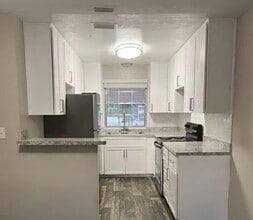 10605 N 56th St in Tampa, FL - Building Photo - Building Photo