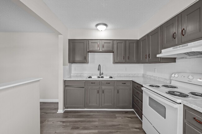 The Reserve at Spanish Lake in St. Louis, MO - Foto de edificio - Building Photo