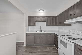 The Reserve at Spanish Lake in St. Louis, MO - Foto de edificio - Building Photo