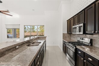 120 Emerald Dunes Cir in Henderson, NV - Building Photo - Building Photo