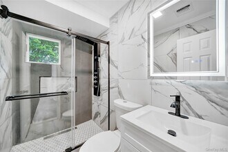 7 Weinmann Blvd in Melville, NY - Foto de edificio - Building Photo