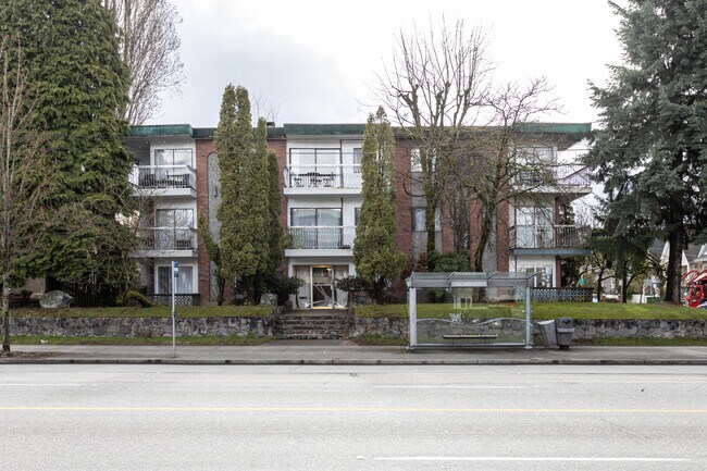 1510 E Broadway in Vancouver, BC - Building Photo - Building Photo