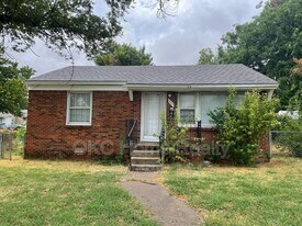 552 E Grumman Dr in Midwest City, OK - Building Photo