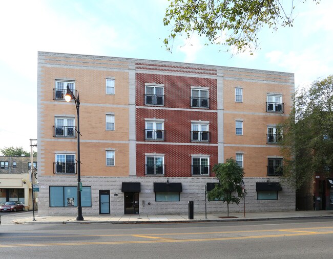 3225-3227 W Fullerton Ave in Chicago, IL - Foto de edificio - Building Photo