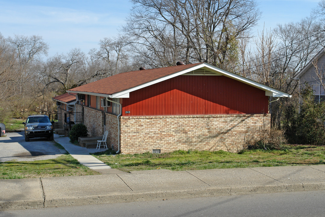 2910 Clifton Ave in Nashville, TN - Foto de edificio