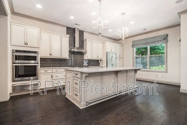 306 Nottaway Ln in Alpharetta, GA - Foto de edificio - Building Photo