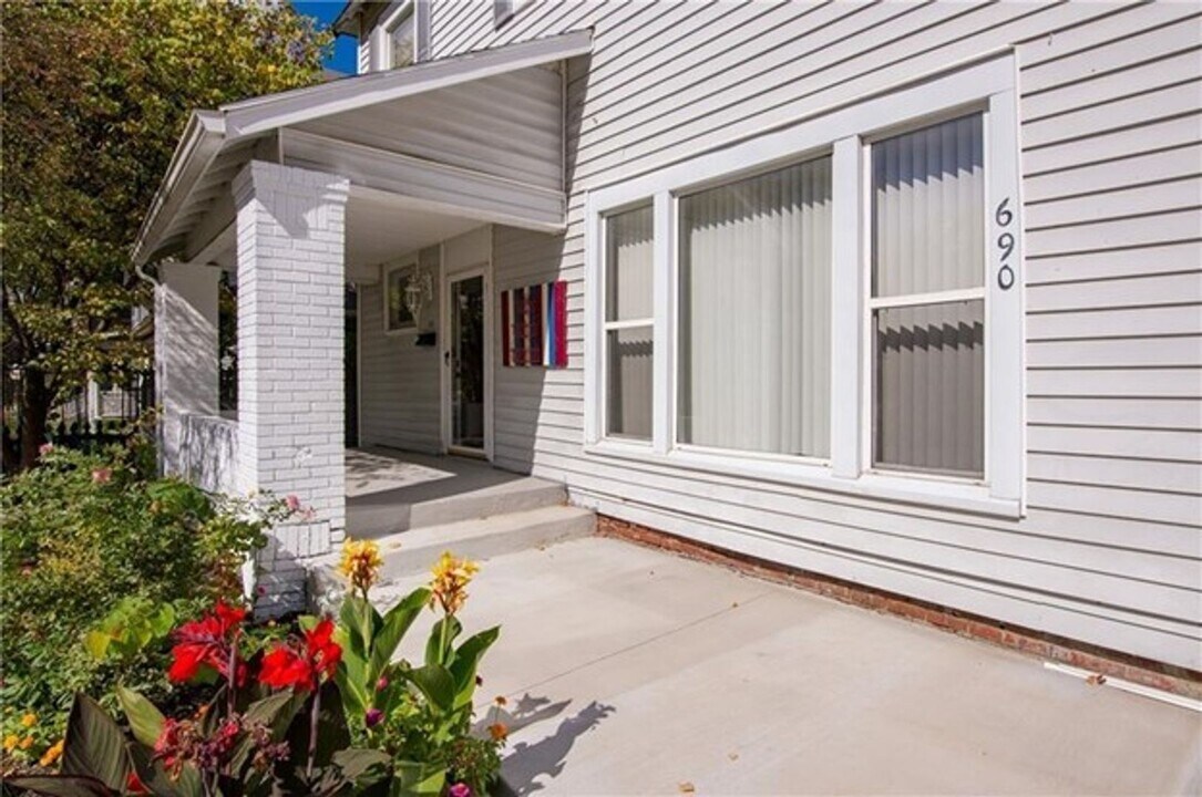 690 E Jefferson St in Franklin, IN - Building Photo